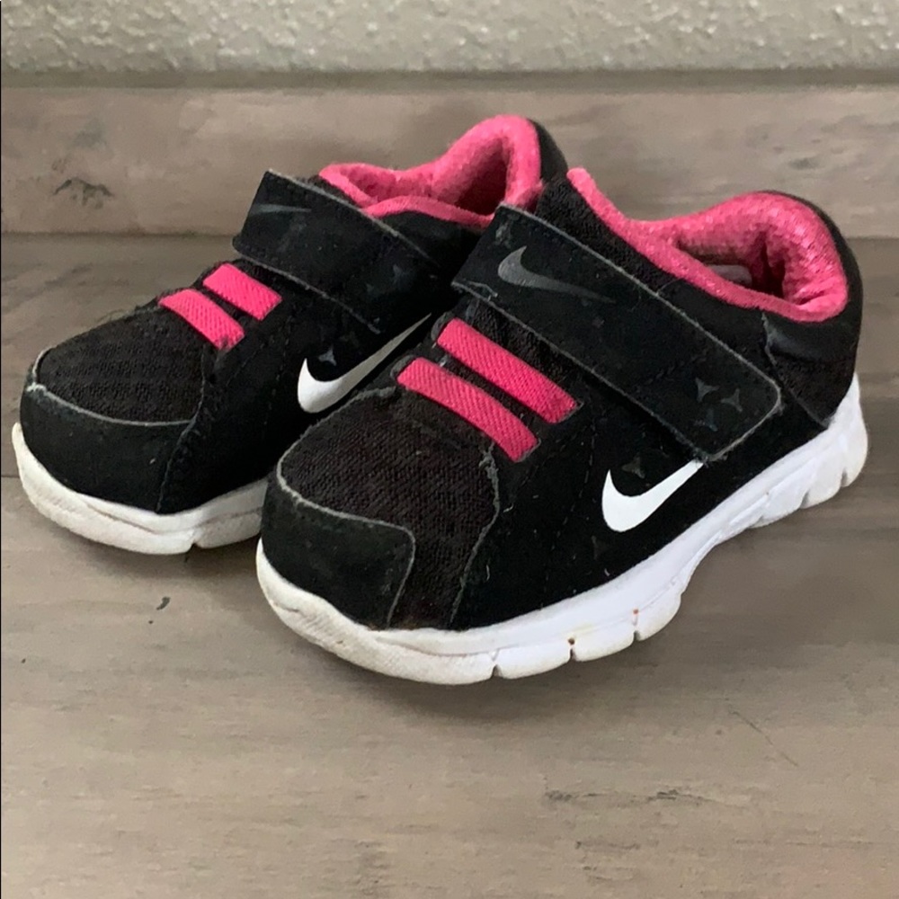 Nike baby girl size 4